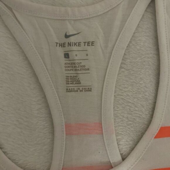 The Nike Tee Women size L Athletic cut - Picture 3 of 8